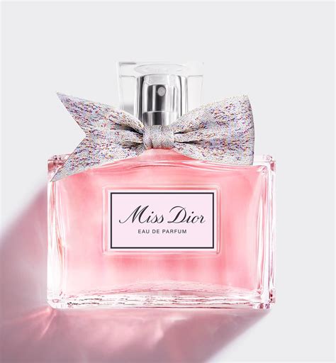 what does miss dior perfume smell like.